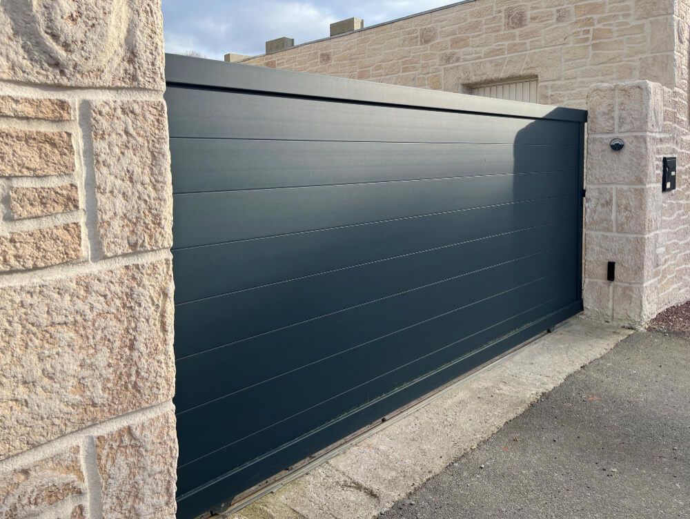 Guia Completo: Como Escolher o Portão Eletrônico Ideal para Sua Casa ou Empresa